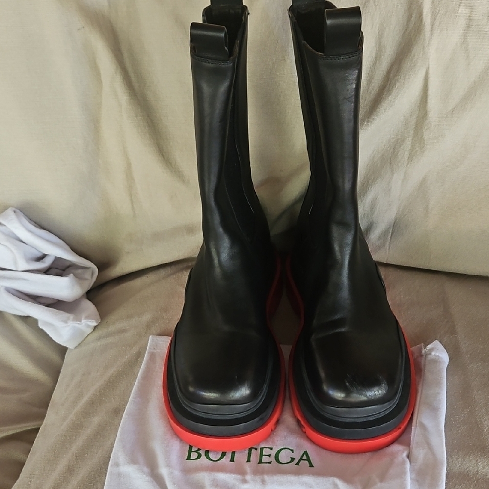 Bottega Veneta Men's Black Boots with Red Soles Tire Boots.